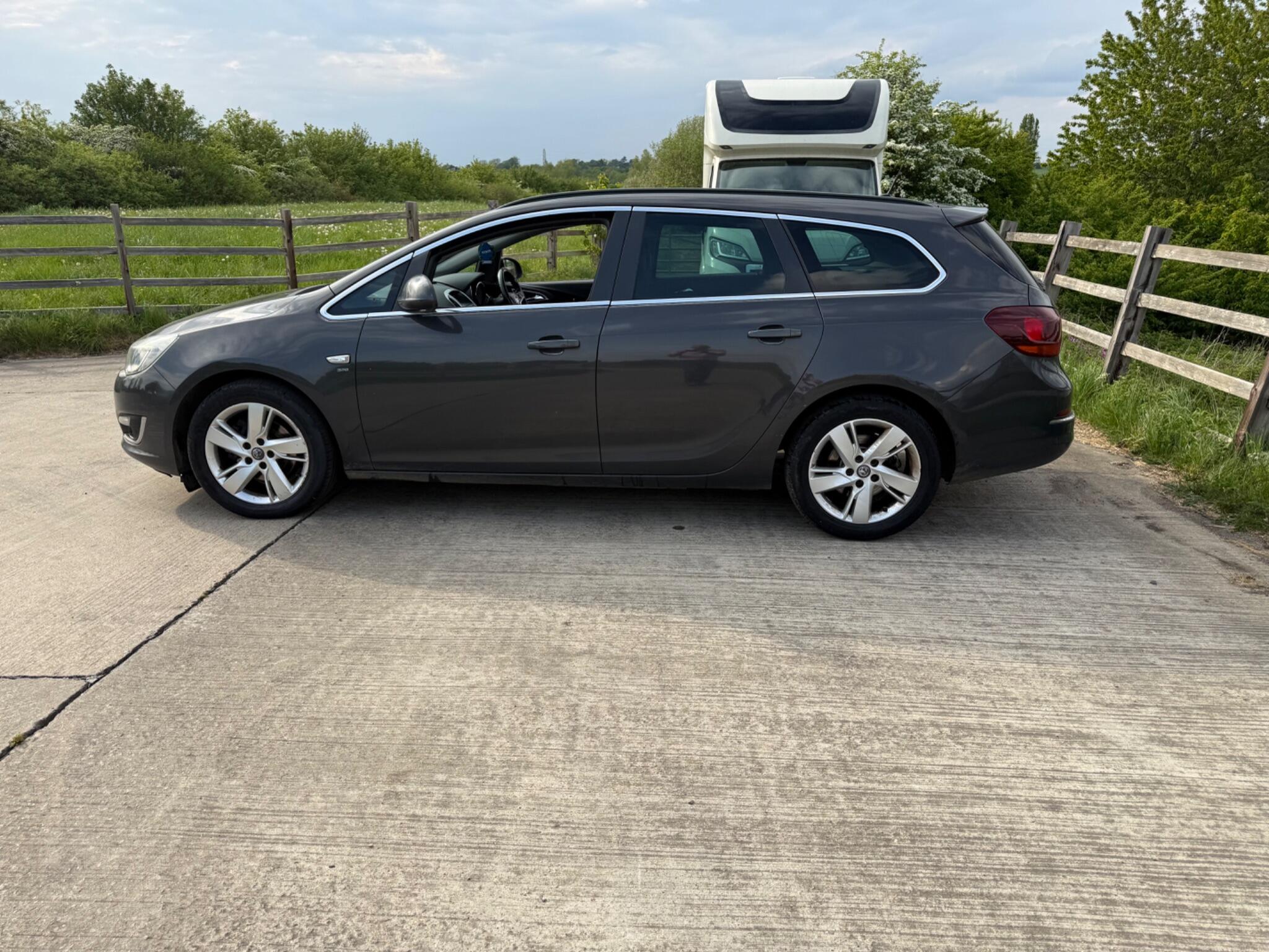Vauxhall Astra 1.7 CDTi ecoFLEX SRi Sports Tourer Euro 5 5dr — photo 62 of 86